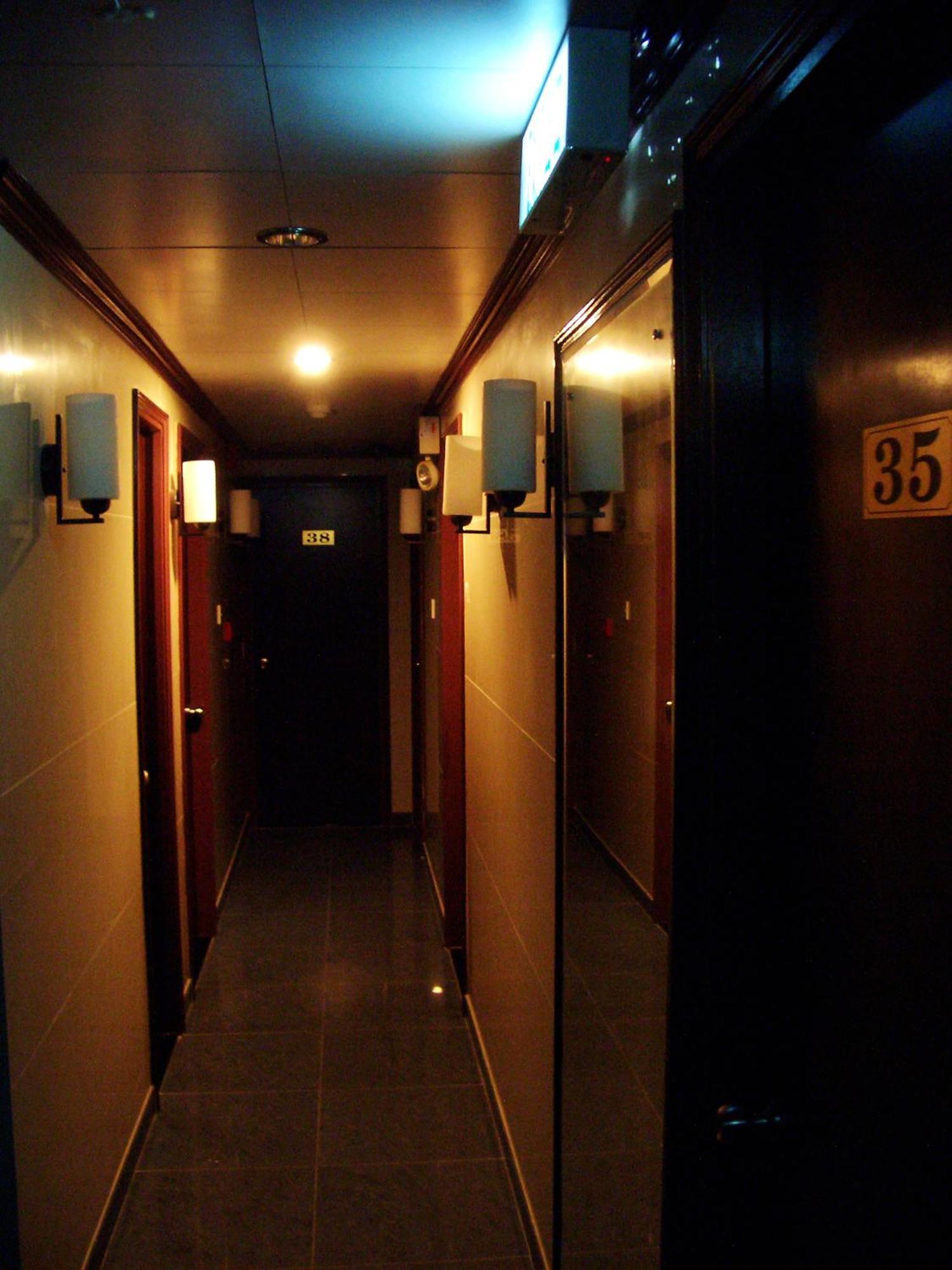 Li'S Chain Hostel Гонконг Экстерьер фото